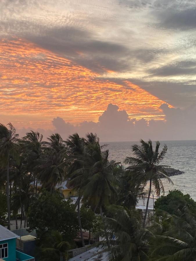 Lea Spa Hotel Maafushi Exteriör bild
