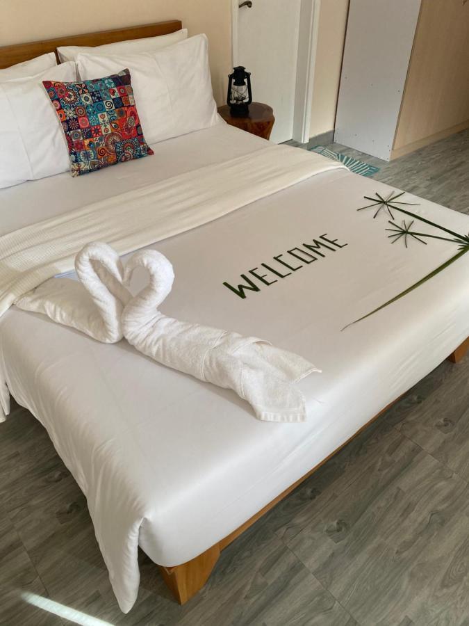 Lea Spa Hotel Maafushi Exteriör bild
